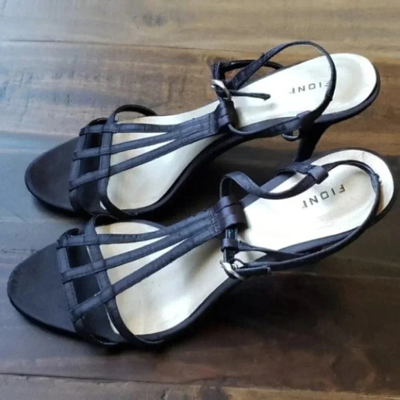 Fioni satin heels - Picture 3 of 8